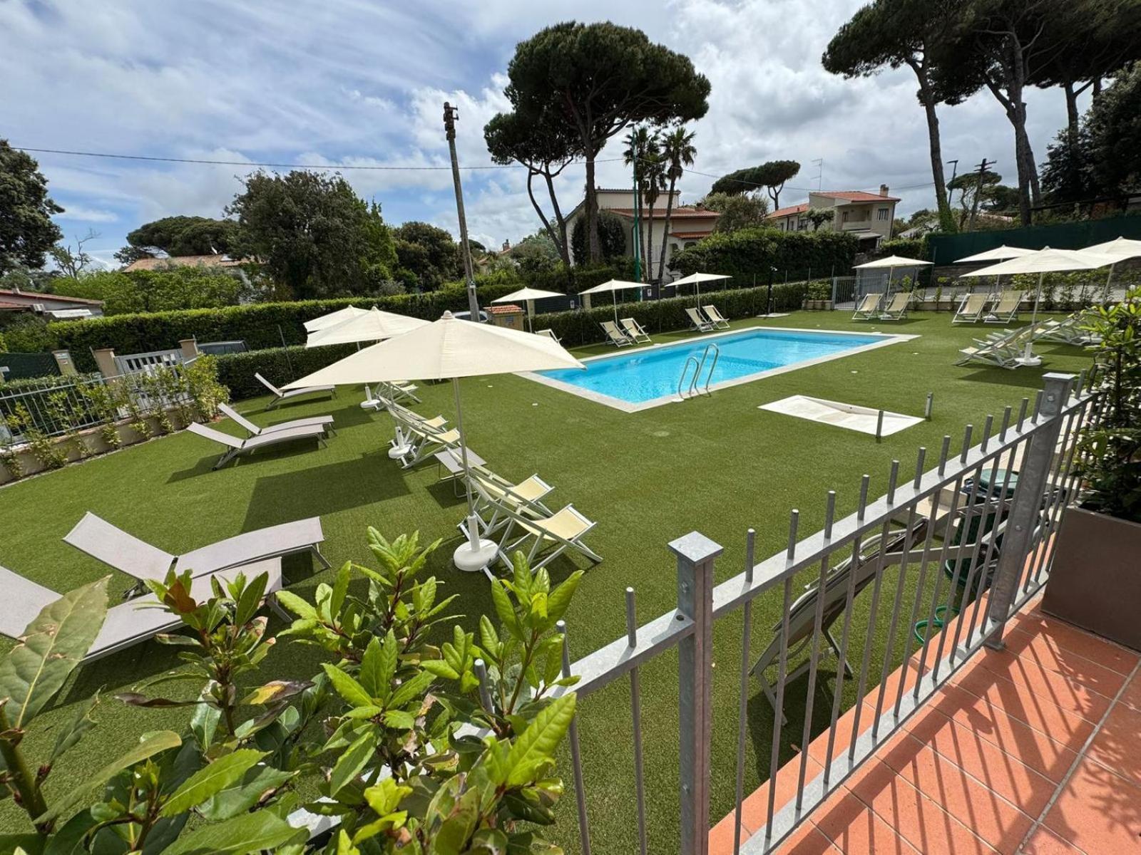 Residence San Francesco Tirrenia Εξωτερικό φωτογραφία